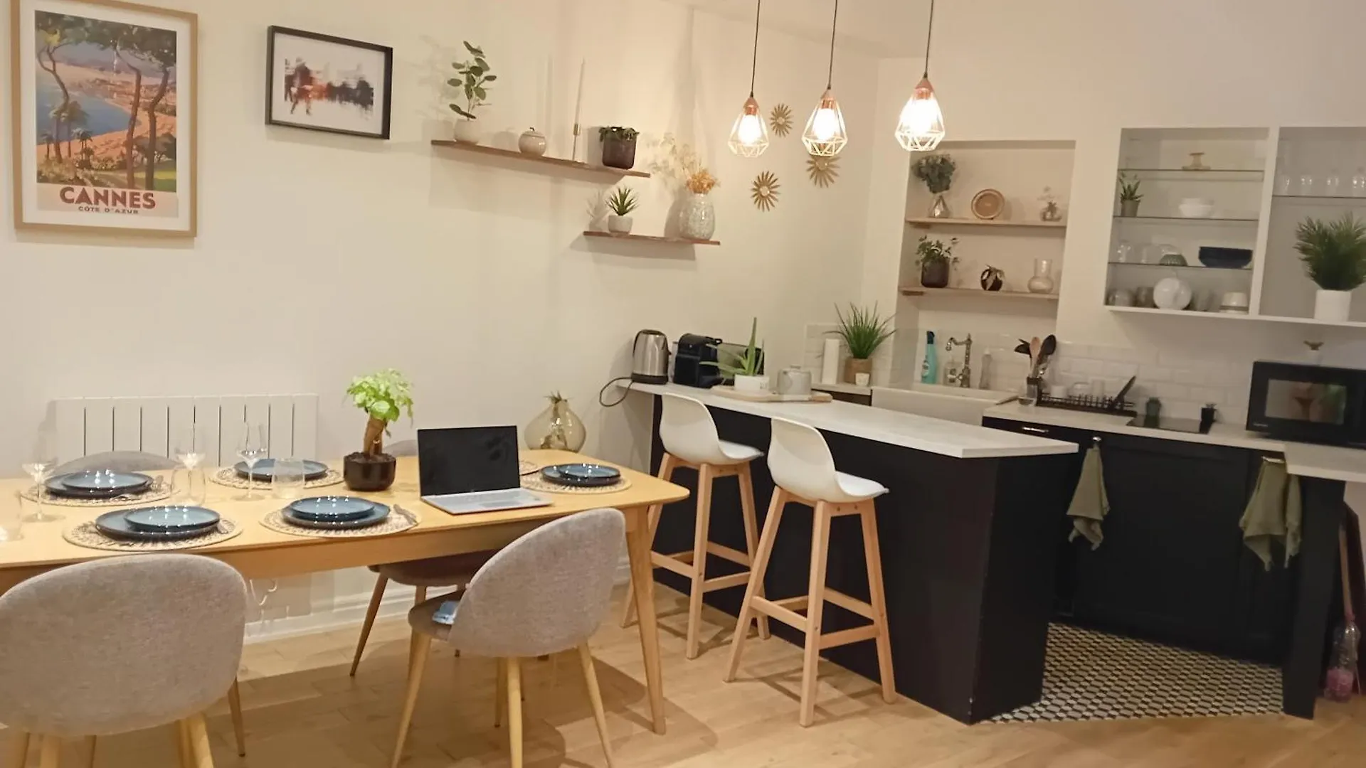 Center Paris, Amusing2Bed Room,68Sqm-5 Mins Eiffel Tour And Louvre Meusm ,Gare Montparnasse ,Front Metro Apartment Paris