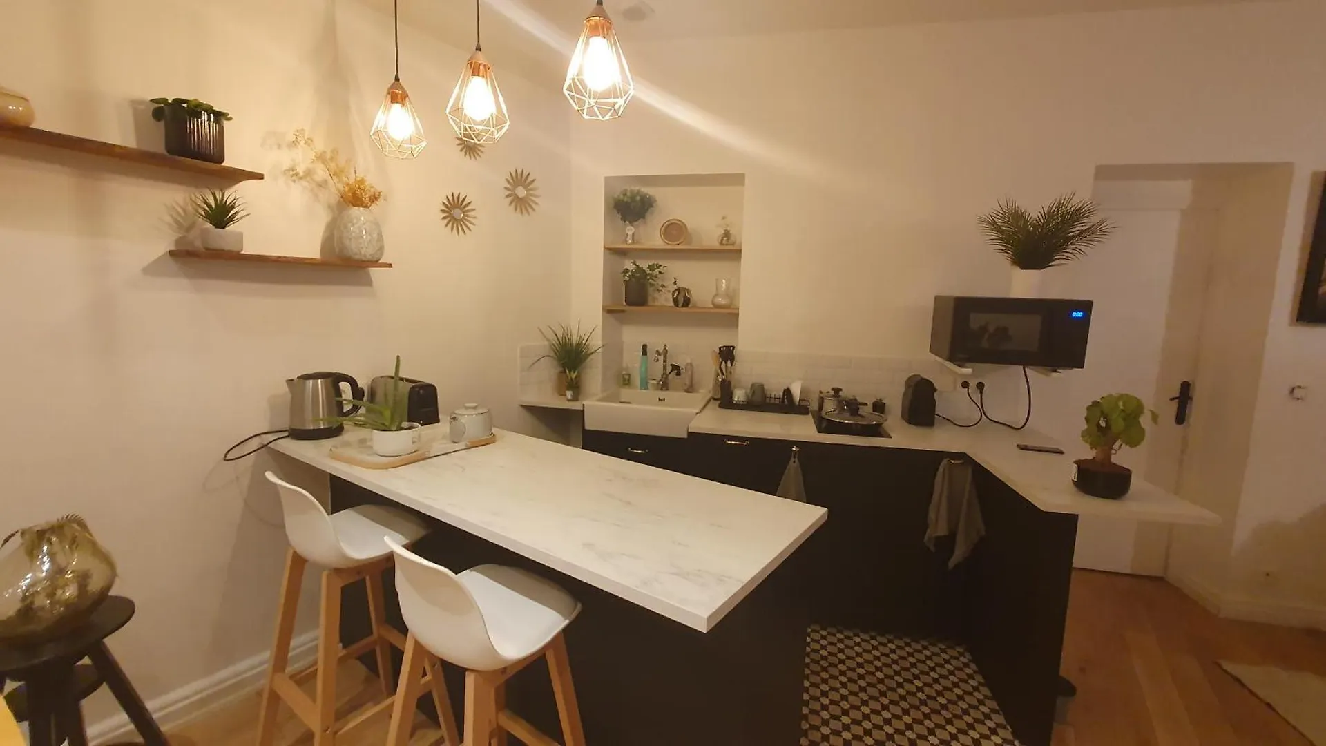Center Paris, Amusing2Bed Room,68Sqm-5 Mins Eiffel Tour And Louvre Meusm ,Gare Montparnasse ,Front Metro Apartment Paris