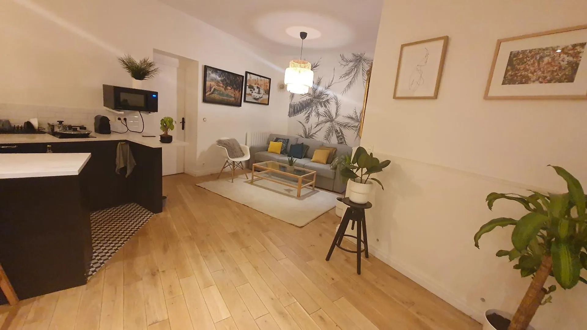 Center Paris, Amusing2Bed Room,68Sqm-5 Mins Eiffel Tour And Louvre Meusm ,Gare Montparnasse ,Front Metro Paris