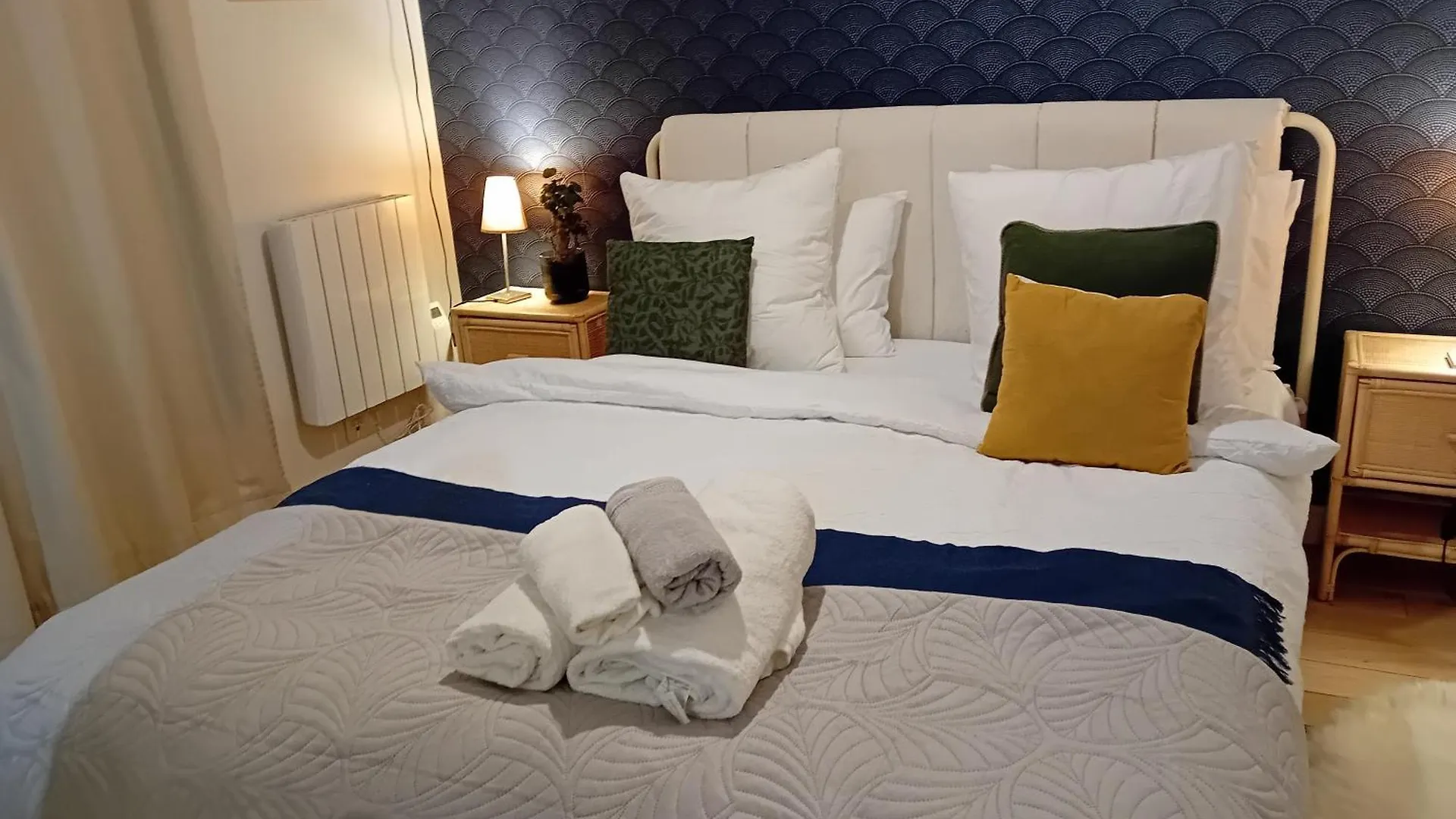 Apartment Center Paris, Amusing2Bed Room,68Sqm-5 Mins Eiffel Tour And Louvre Meusm ,Gare Montparnasse ,Front Metro