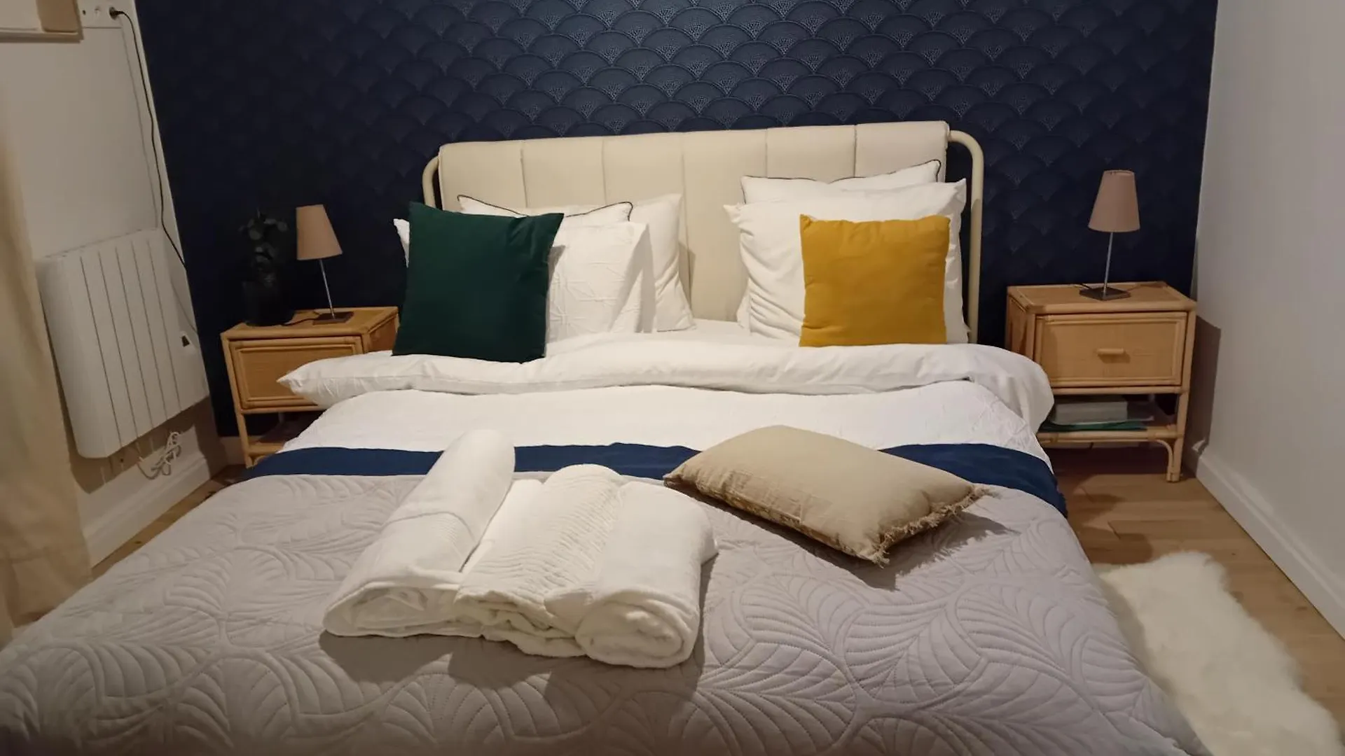Apartment Center Paris, Amusing2Bed Room,68Sqm-5 Mins Eiffel Tour And Louvre Meusm ,Gare Montparnasse ,Front Metro