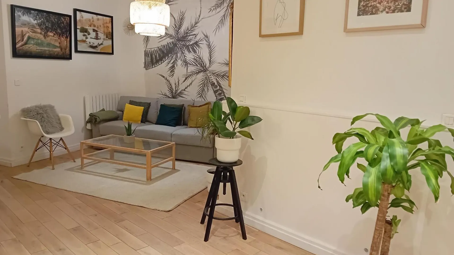 Center Paris, Amusing2Bed Room,68Sqm-5 Mins Eiffel Tour And Louvre Meusm ,Gare Montparnasse ,Front Metro Apartment Paris
