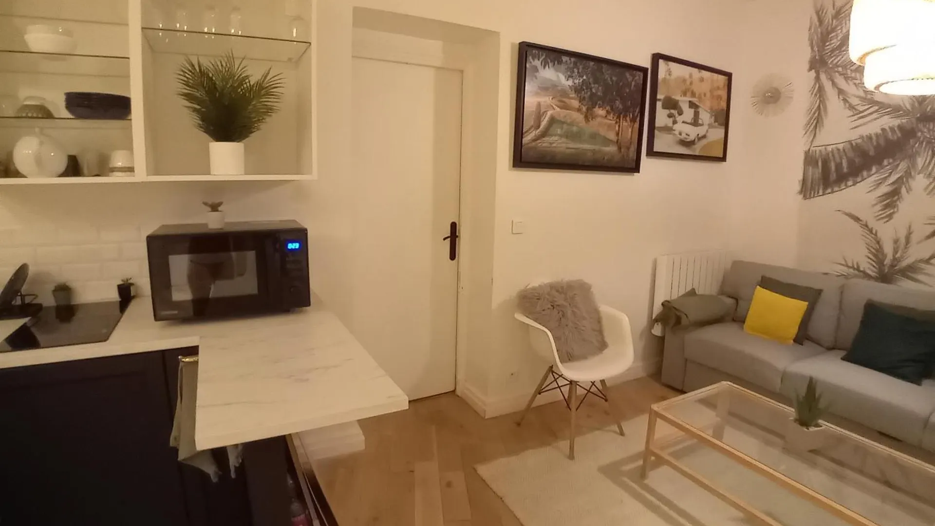 Center Paris, Amusing2Bed Room,68Sqm-5 Mins Eiffel Tour And Louvre Meusm ,Gare Montparnasse ,Front Metro France