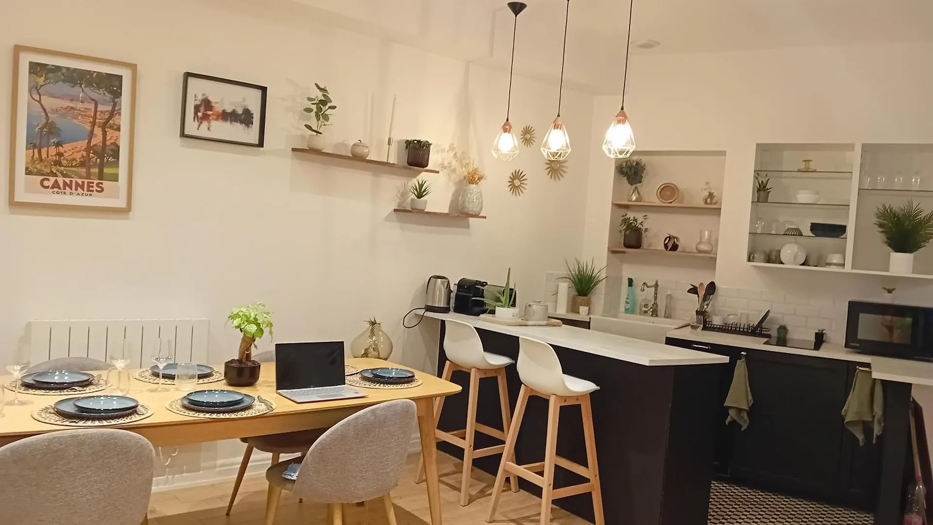 Center Paris, Amusing2Bed Room,68Sqm-5 Mins Eiffel Tour And Louvre Meusm ,Gare Montparnasse ,Front Metro 0*, Paris France