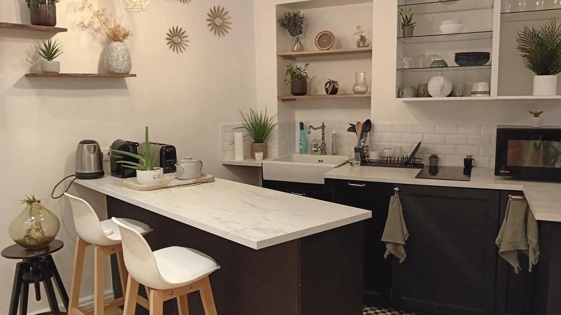 Center Paris, Amusing2Bed Room,68Sqm-5 Mins Eiffel Tour And Louvre Meusm ,Gare Montparnasse ,Front Metro
